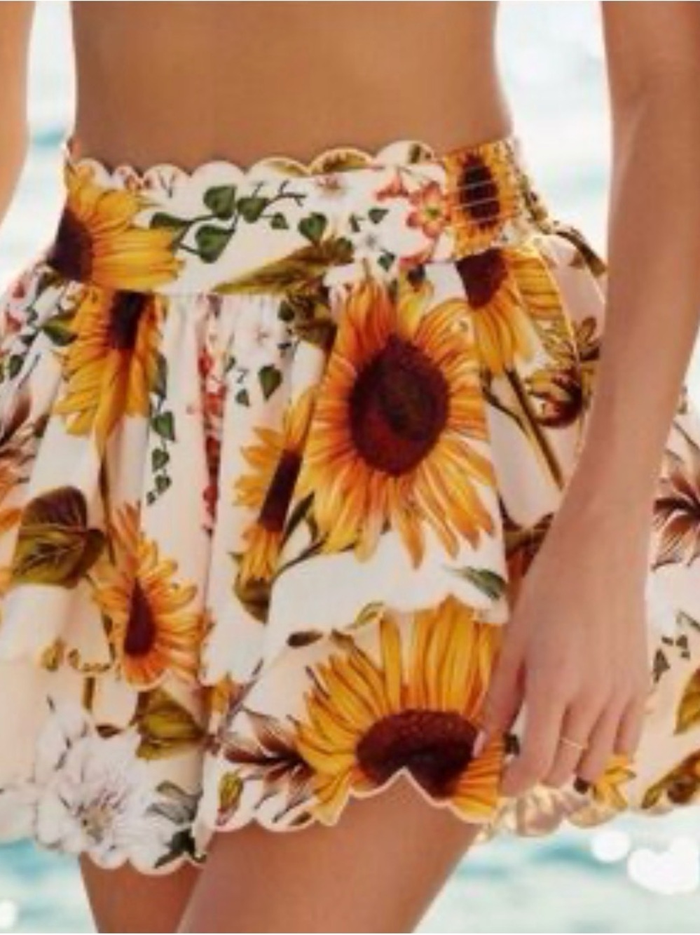 Água Bendita - Sunflower Print Scalloped Hem Mini Skirt - White/Yellow